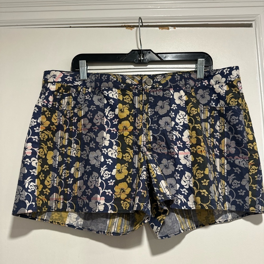 Inked & Faded Women Hawaiian Tropical Hibiscus Blue /Yellow/ Pink Floral Shorts.